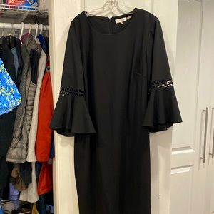 Clavin Klein Womens size 16W Black crepe dress with patterned sleeves